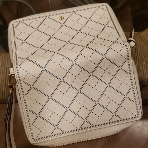 Tory Burch Robinson Crosshatch Saffiano Wristlet - Picture 8 of 8